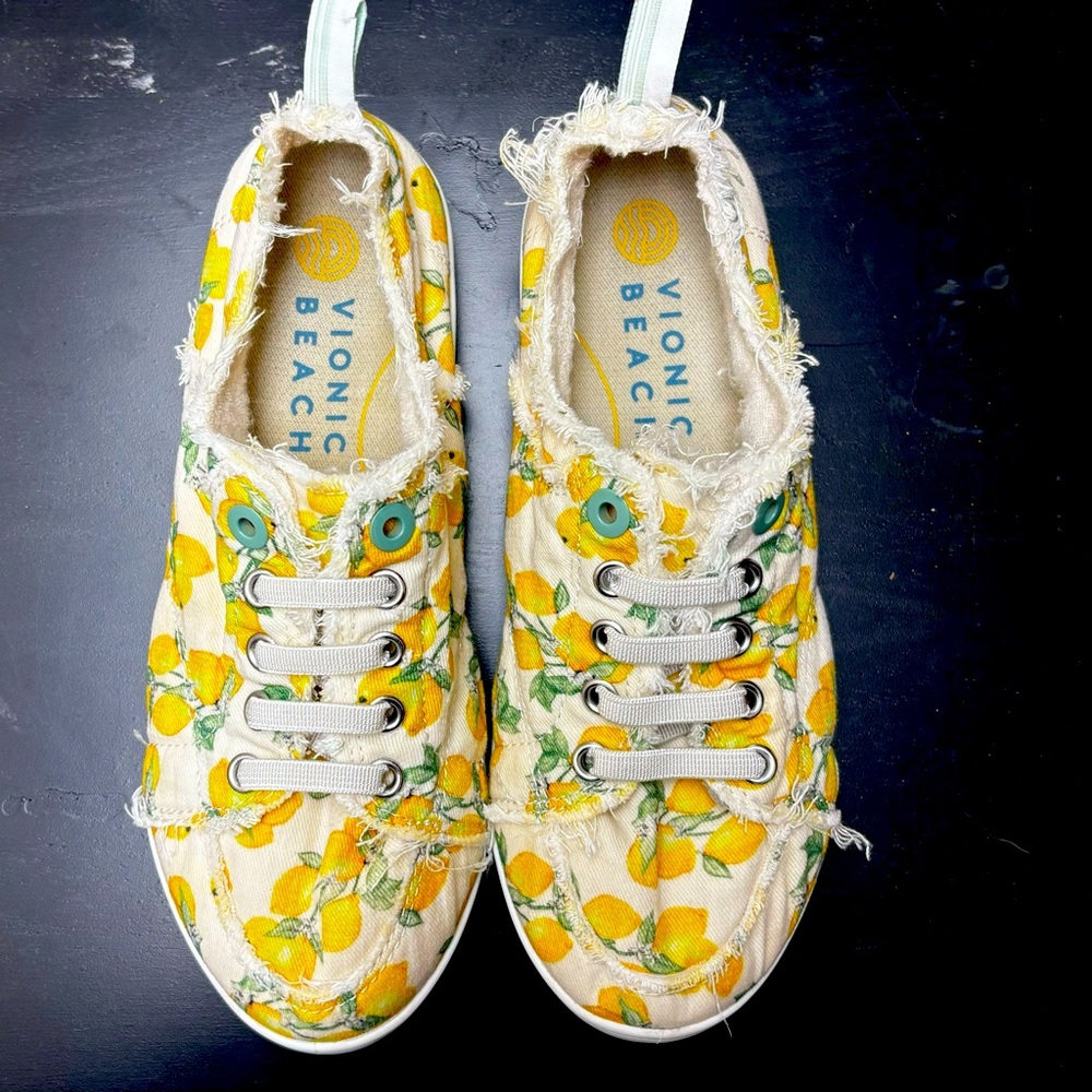 Vionic Beach Pismo White Yellow Lemon Slip on Sneakers Size 6